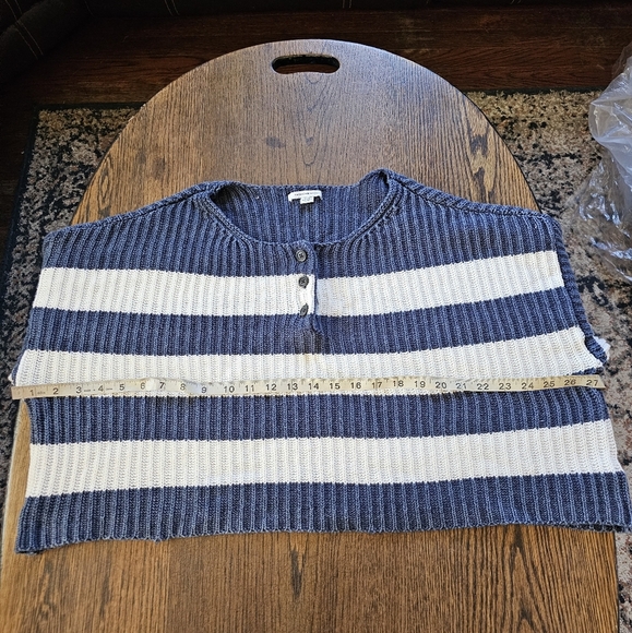 American Eagle Blue and White Striped Cropped Knit Henley Sweater Size Medium - Picture 6 of 10